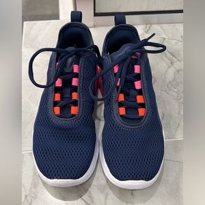 Women’s Nike Air max motion 2 size 6 Midnight/Navy